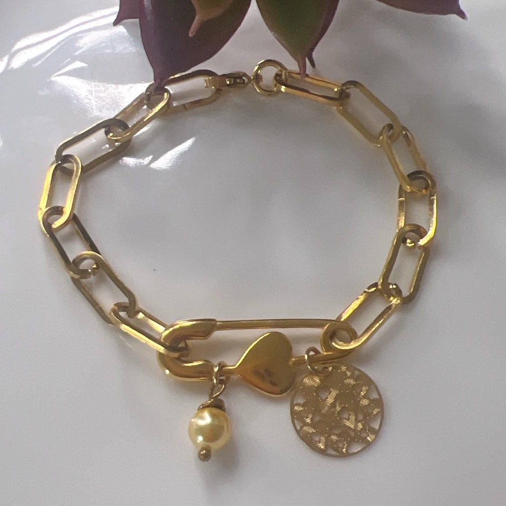 Gold Chain Bracelet with Heart and Pearl Charm